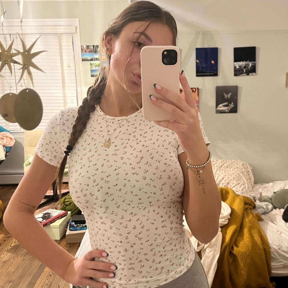 Super cute edikted top🌷
Worn Once!